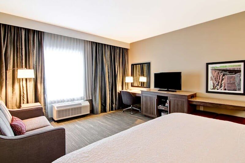 Hampton Inn & Suites by Hilton Grande Prairie — photo 2