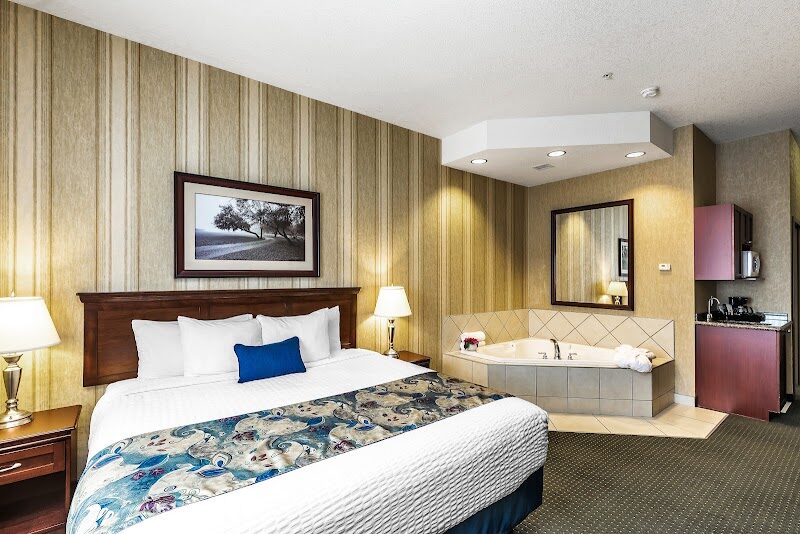Redwood Inn and Suites — photo 2