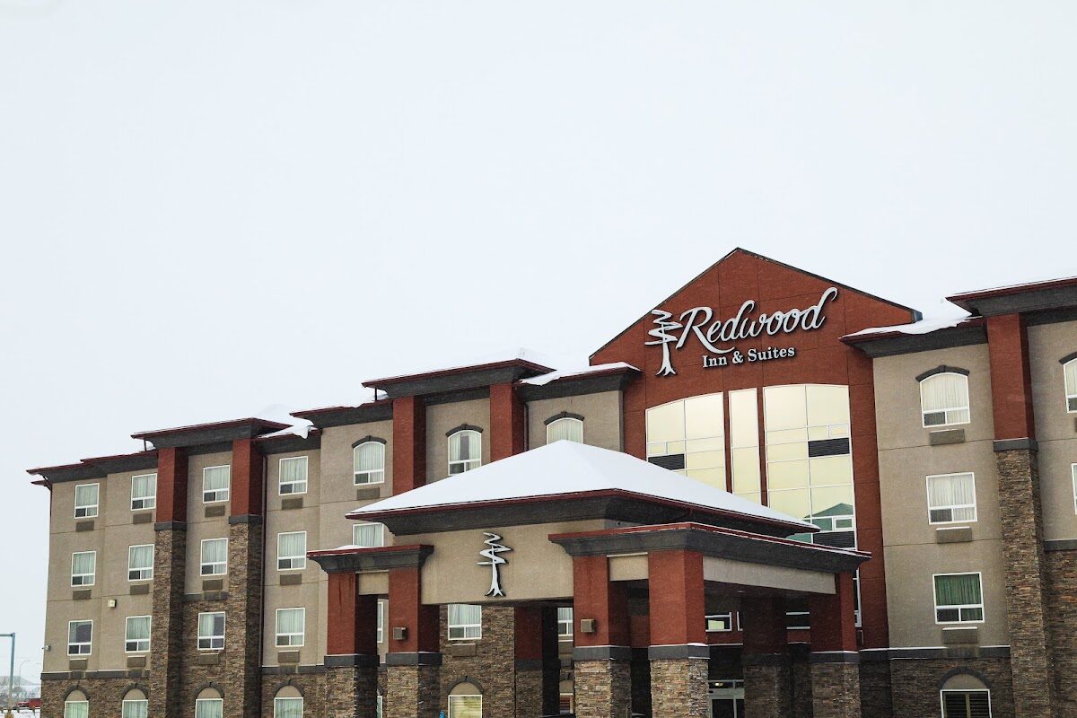 Redwood Inn and Suites